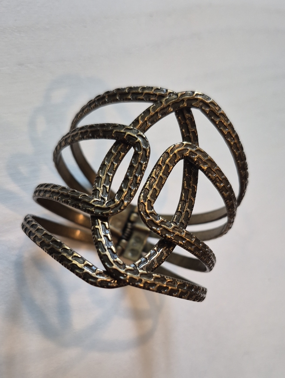 Vtg Textured Antique Bronze Tone Hinged Cuff Bracelet - Picture 2 of 12